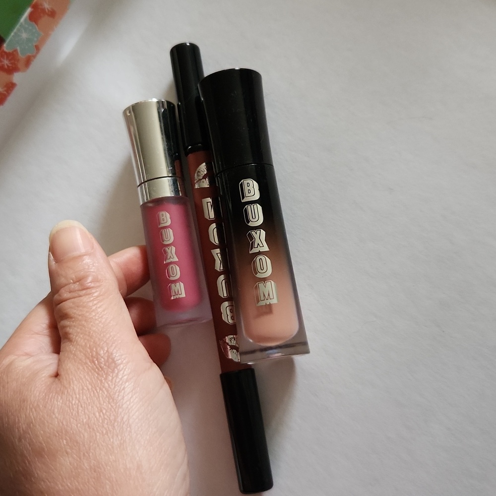Buxom lip make up bundle bag